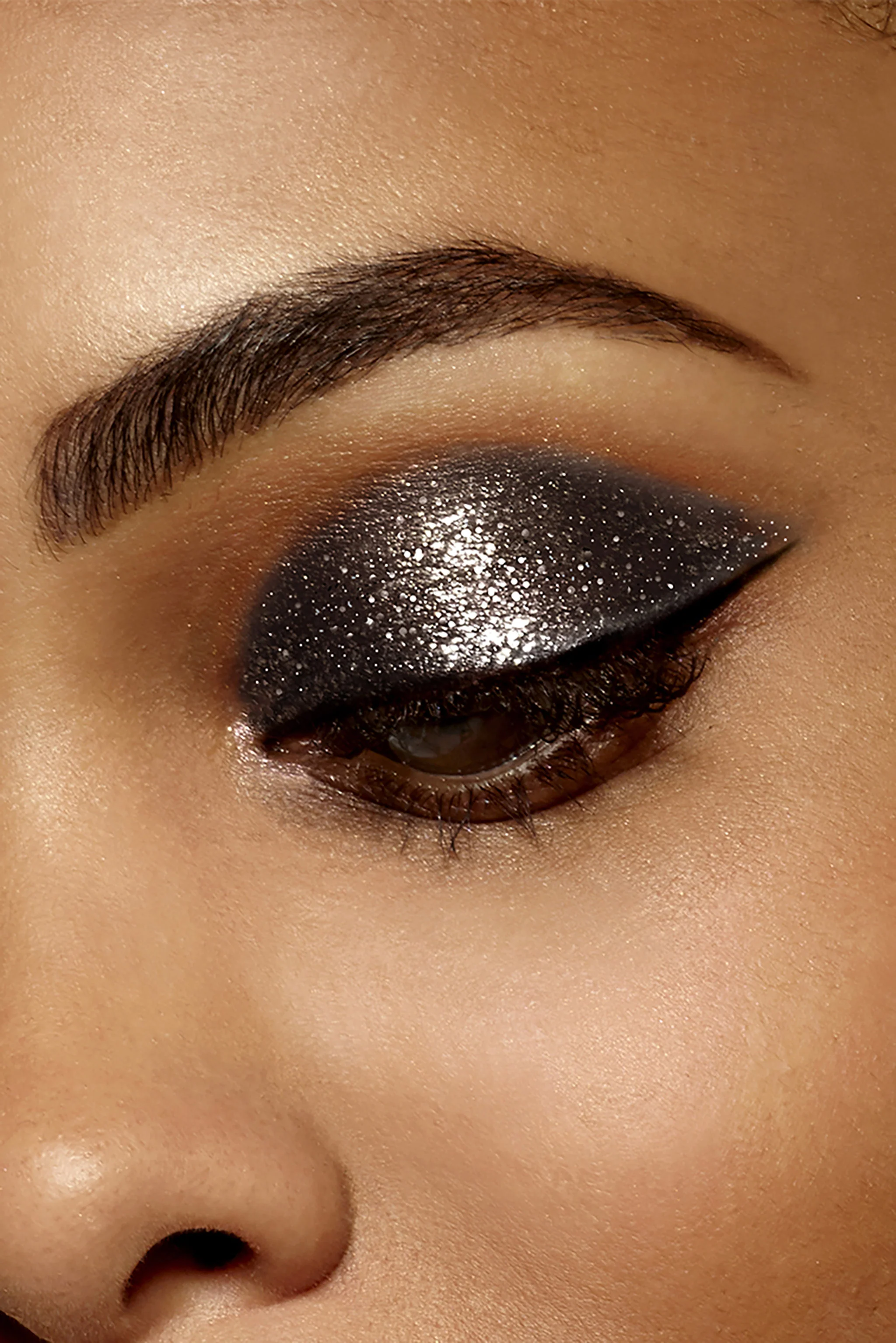 Glitter & Glow Liquid Eye Shadow - Image 28