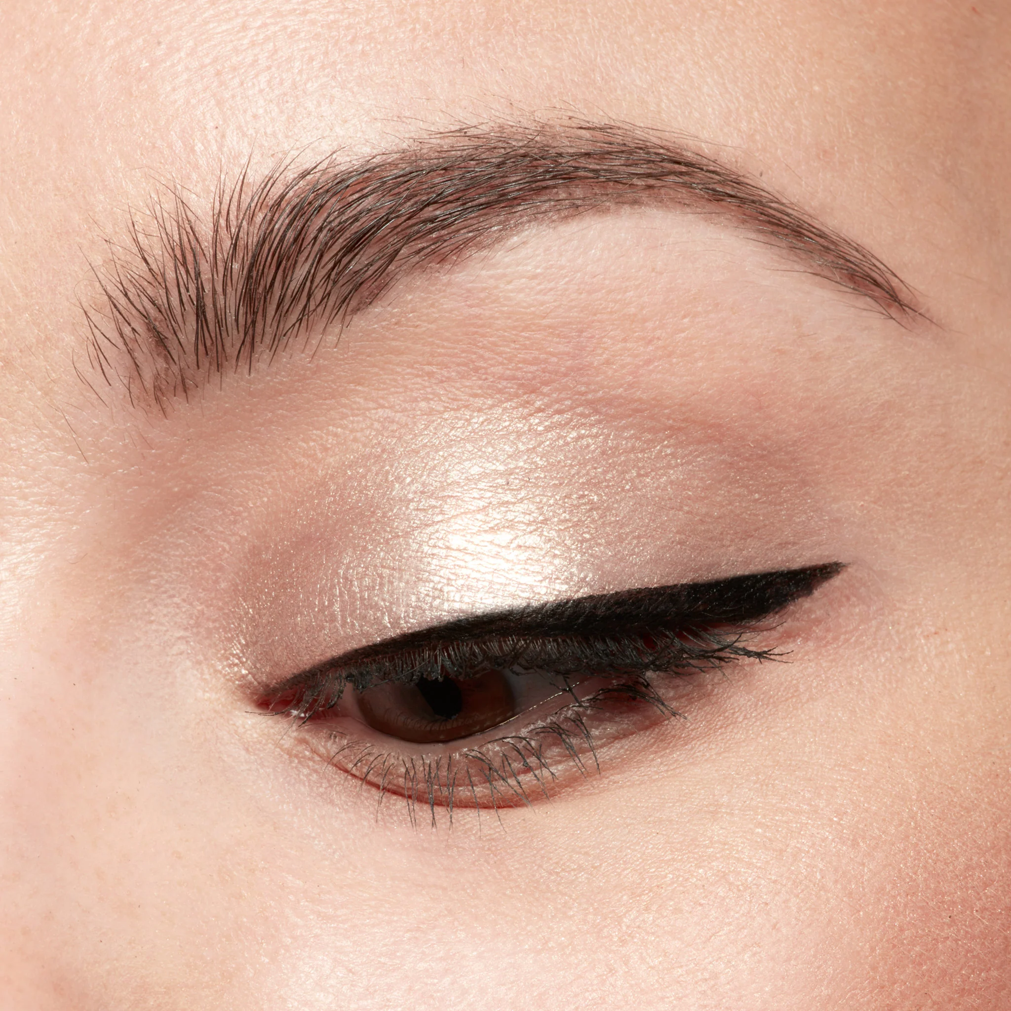 Shimmer & Glow Liquid Eye Shadow - Image 3