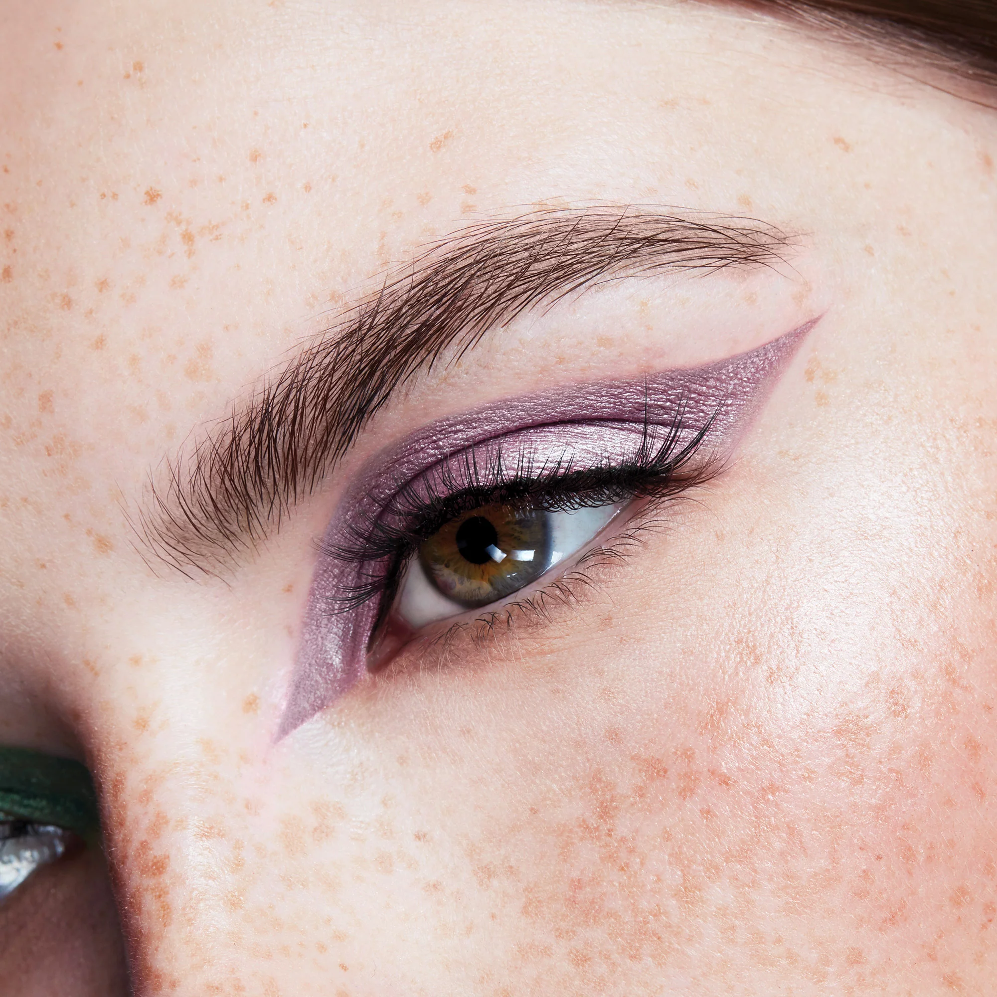 Shimmer & Glow Liquid Eye Shadow - Image 35