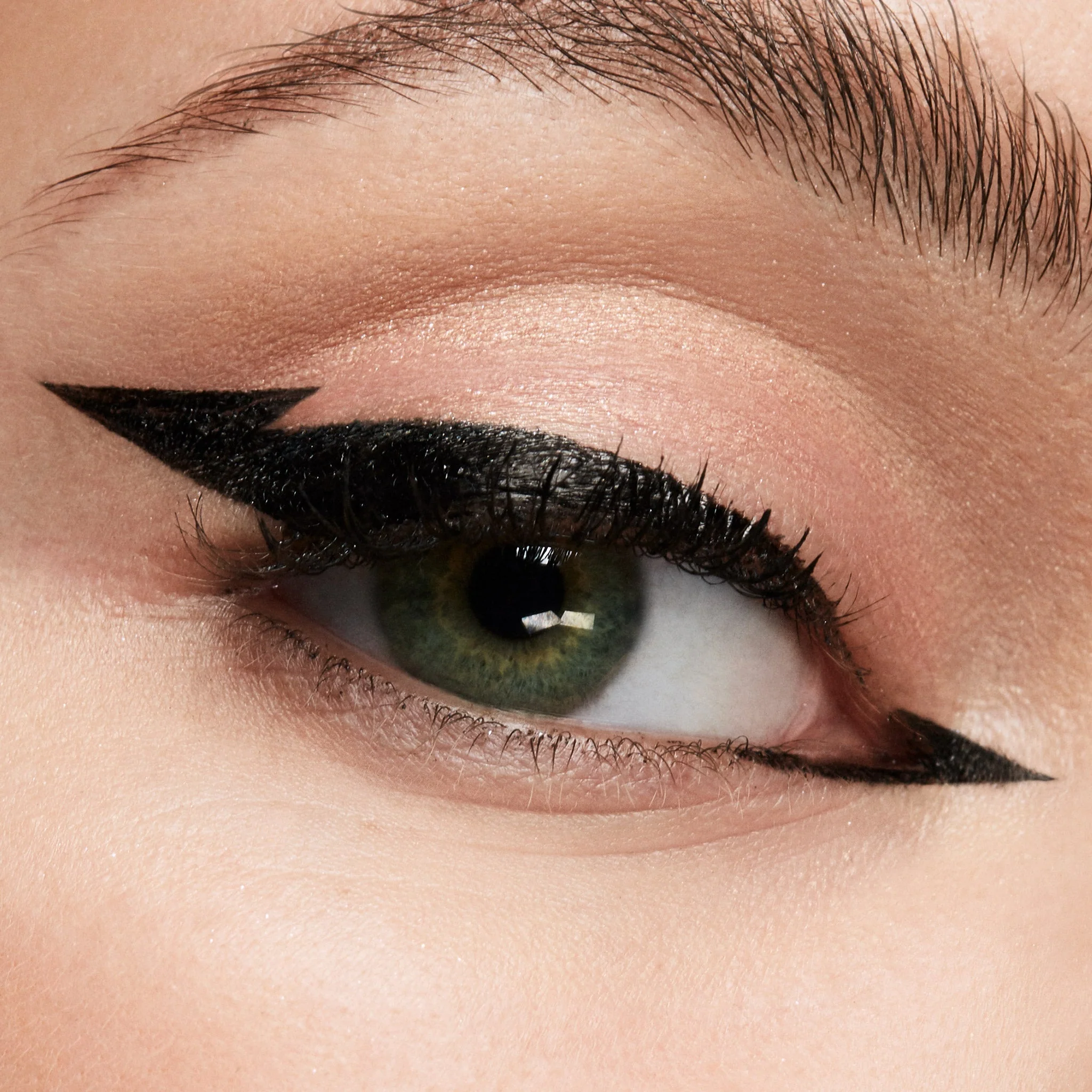 Deluxe Mini Stay All Day® Liquid Eye Liner in Intense Black - Image 4